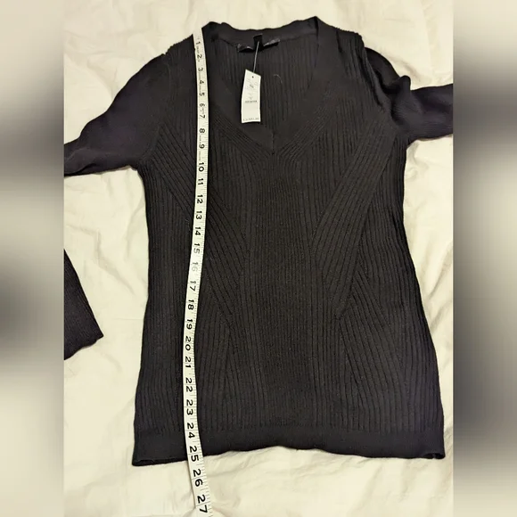 NWT White House Black Market Long Sleeve Cashmere Blend V-Neck Top Sz M - Picture 2 of 10